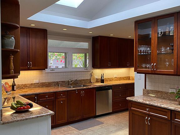 2nd image of 814 Kainui Pl
