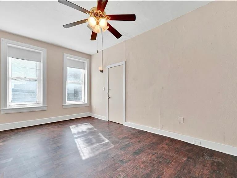 611 E Market St #1 — Photo 6