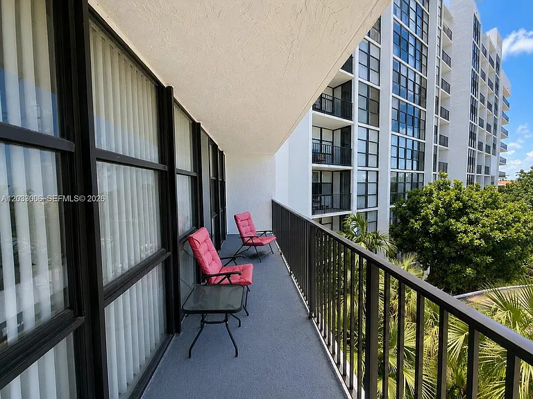 1000 Parkview Dr #415 — Photo 14