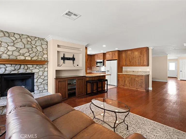 5081 Howard Ave — Photo 5