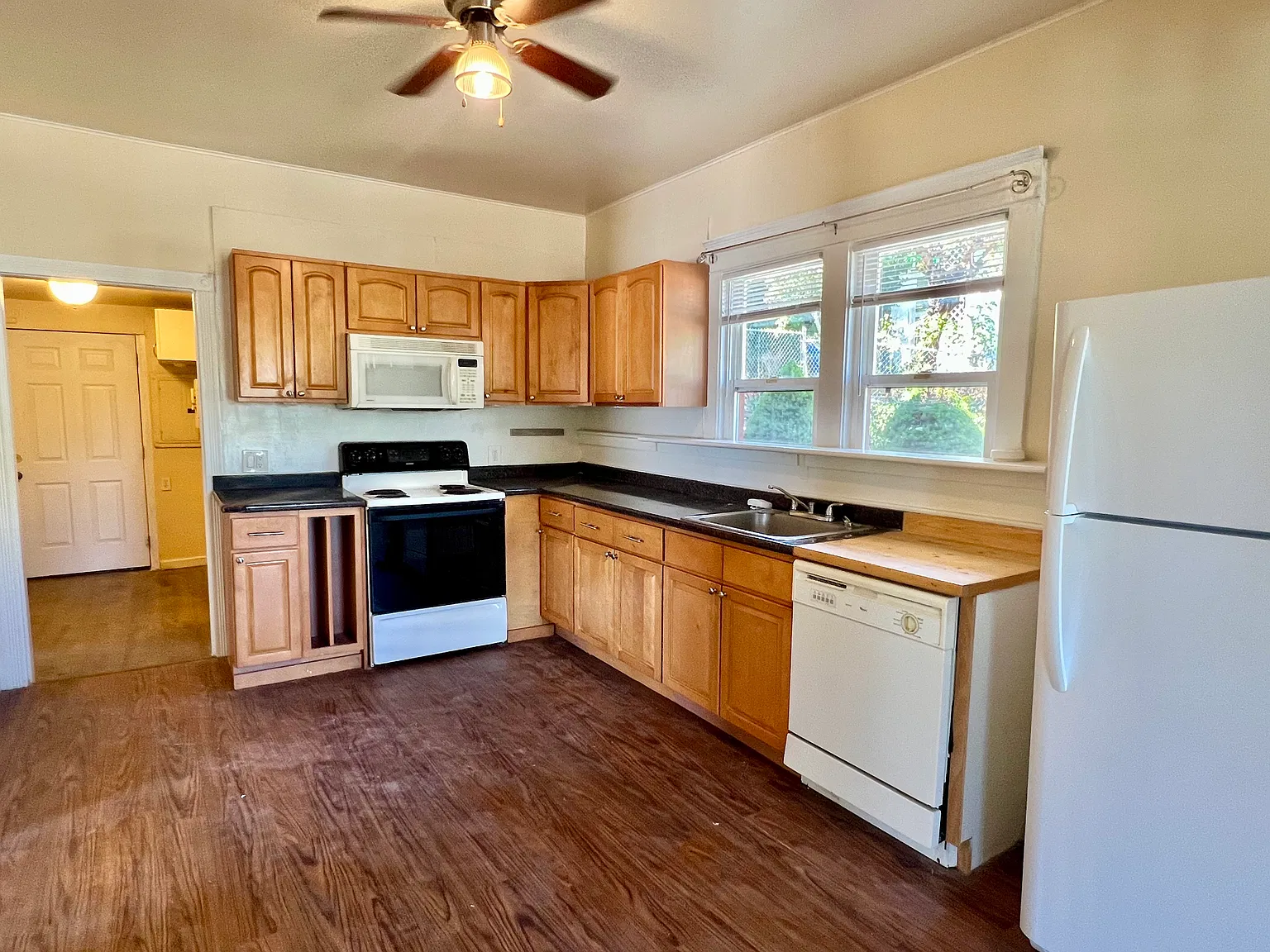 2 bed, 1290 sqft, $2,200 — Photo 2