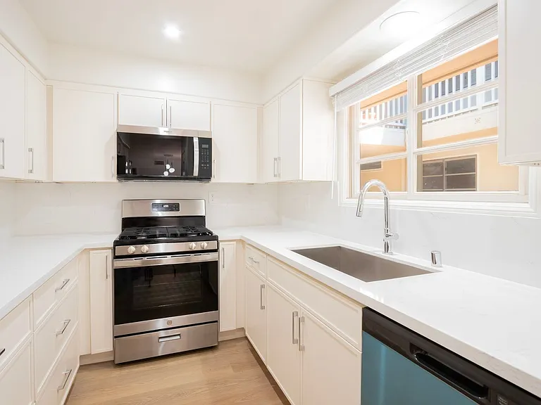Affordable 2BR/2BA in Santa Monica 90403 Section 8 Voucher Holders Welcome — Photo 8