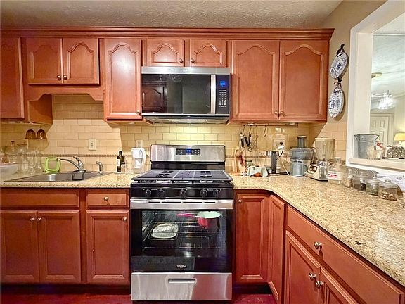 3rd image of 1508 Woodcliff Dr