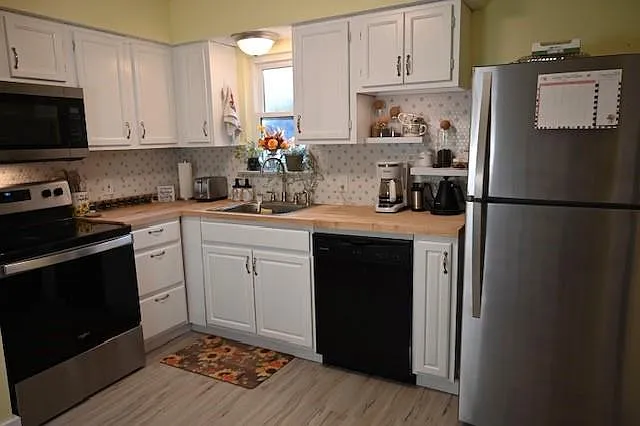 18285 Cusachs Dr — Photo 22