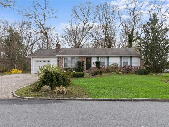 31 Parkside Way, North Kingstown, RI 02852