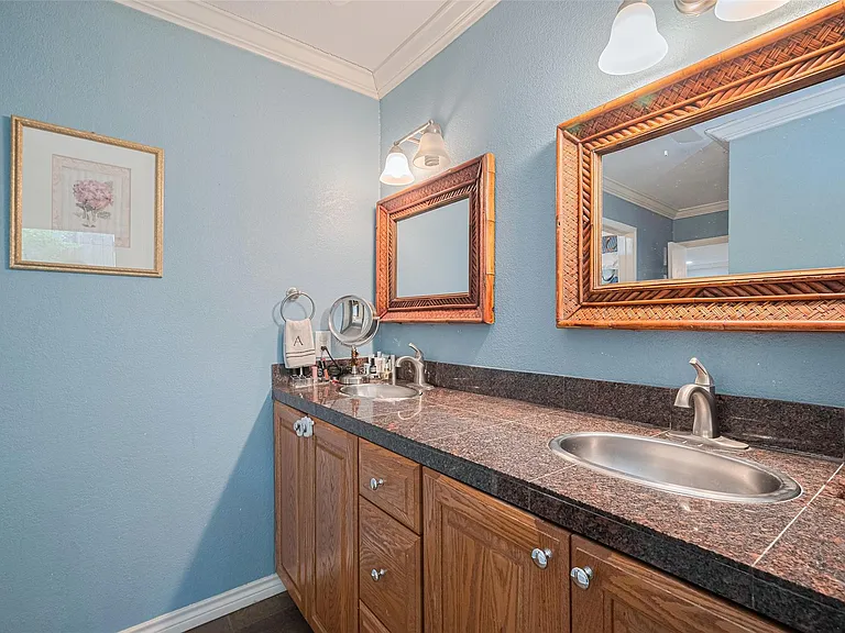 12231 Carriage Hill Dr — Photo 35