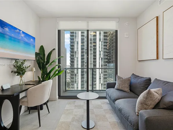 121 NE 5th St, Miami, FL