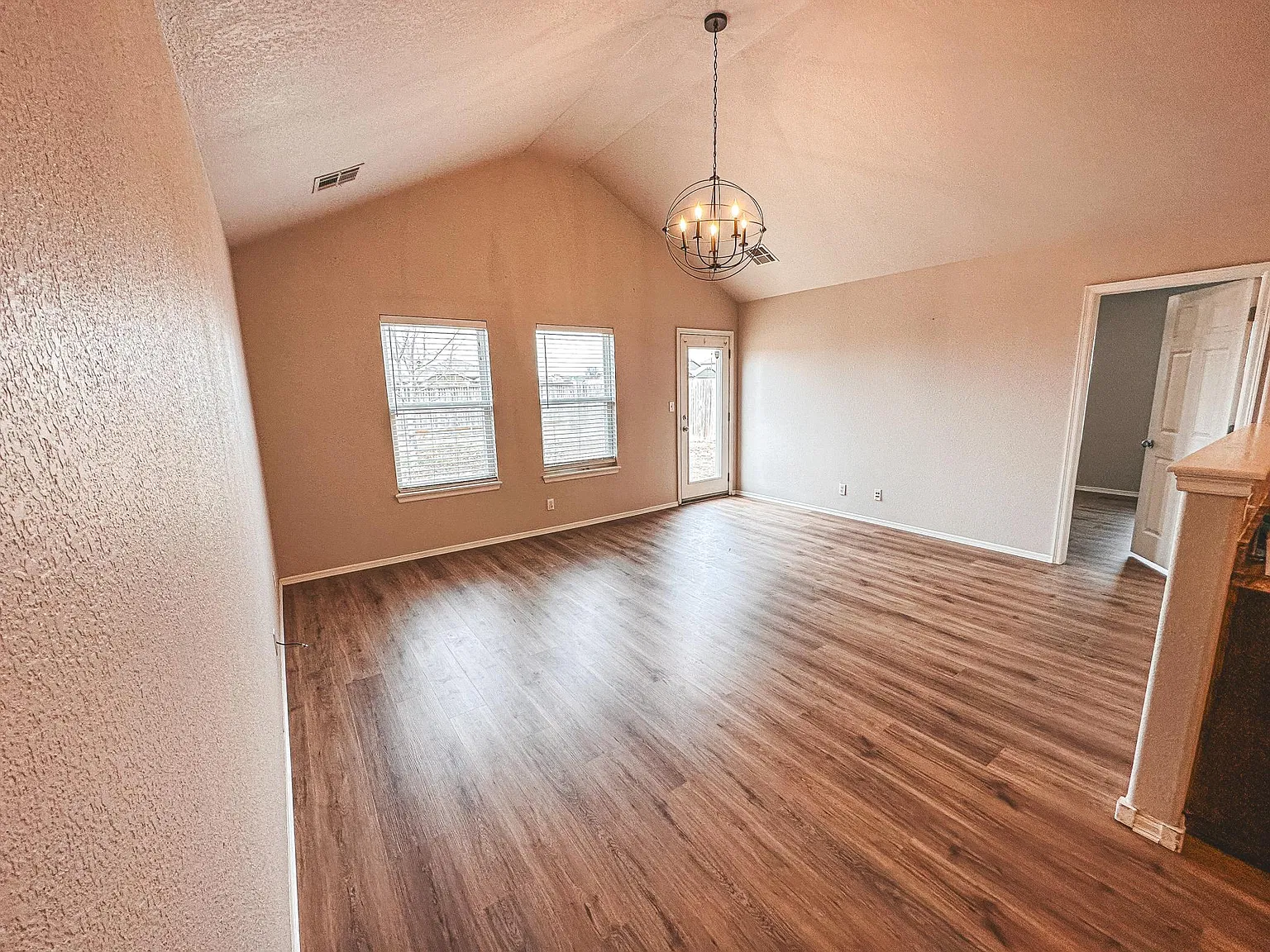 3 bed, 1250 sqft, $1,800 — Photo 4