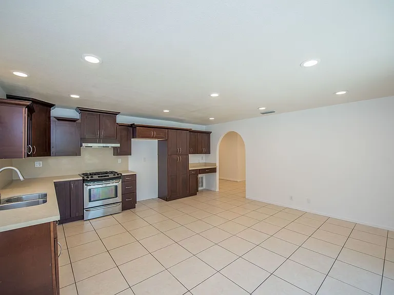 4395 Avenida De Las Flores — Photo 10