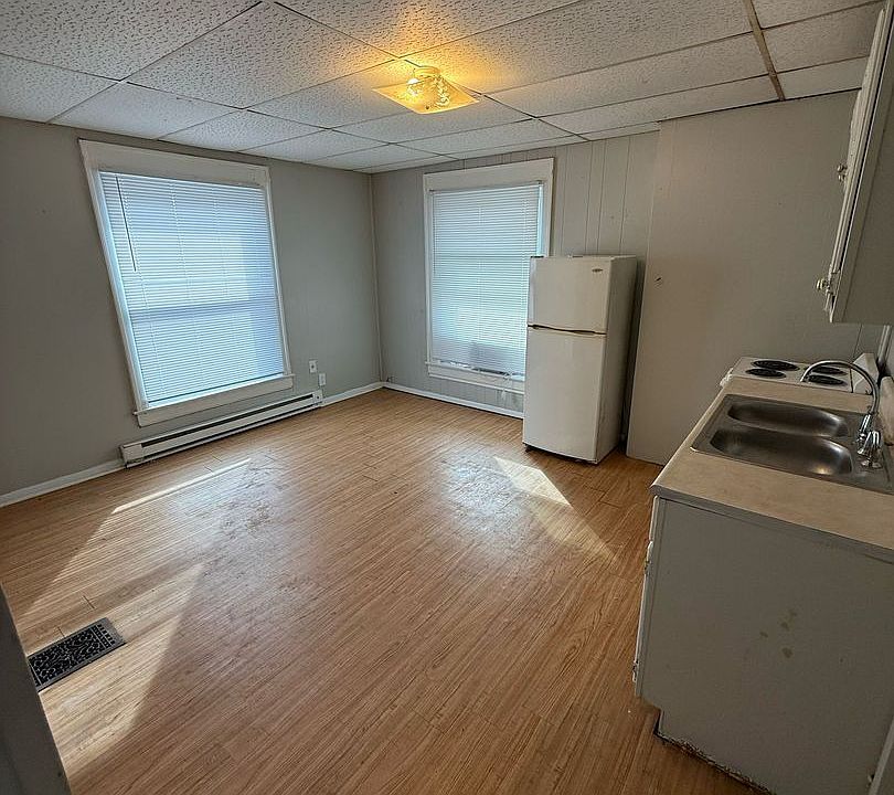 2nd image of 314 E Locust St #4