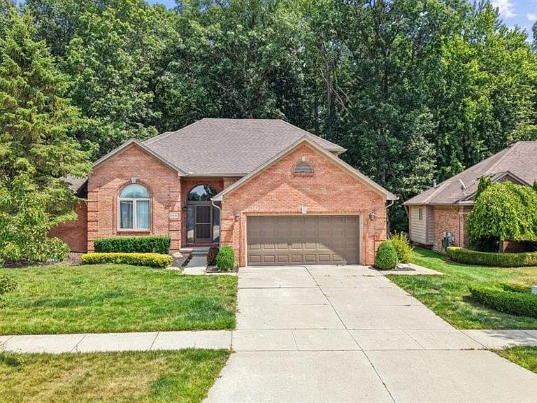 53630 Deerfield Ln — Photo 1