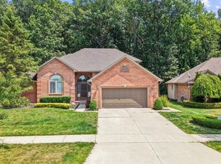 53630 Deerfield Ln, New Baltimore, MI 48047