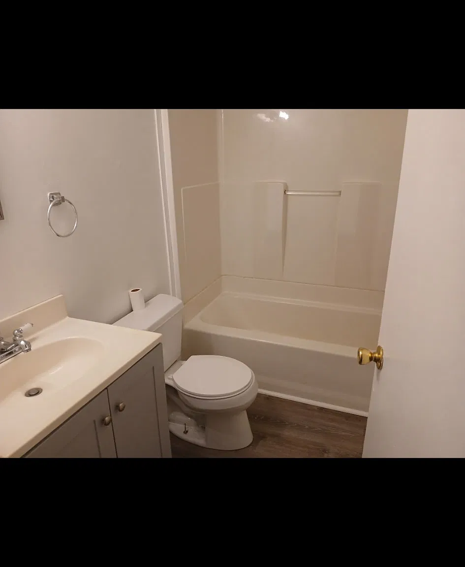 3 bed, 1600 sqft, $2,200 — Photo 4