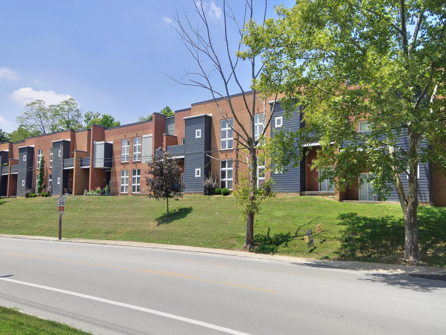 2 bed, 969 sqft, $1,499 — Photo 2