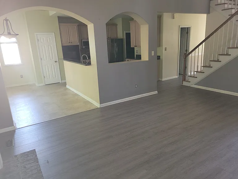 618 Millrun Ct — Photo 9