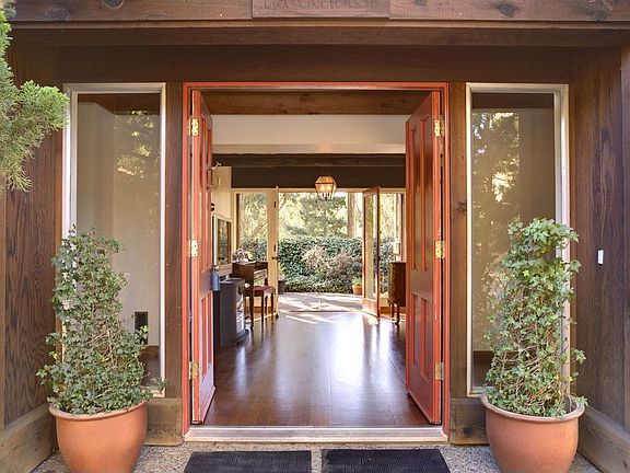 Beautiful Entry & Doors to Rear Garden