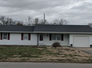 607 E Main St, Ridgway, IL 62979