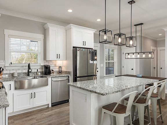 5th image of 9425 Bayview Rd