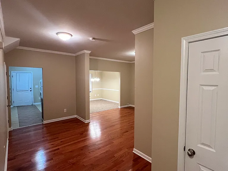 321 Village Dr — Photo 9
