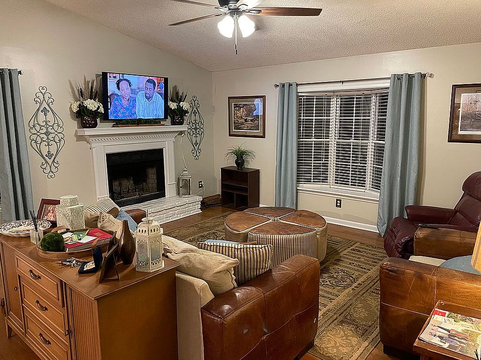 2nd image of 2092 S Sherwood Dr APT I70