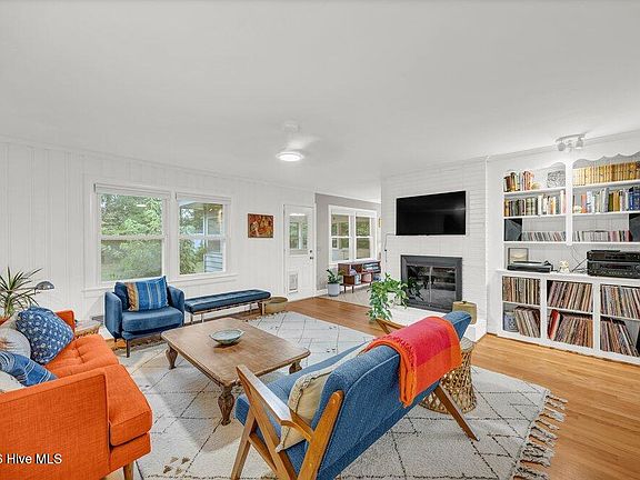 2nd image of 309 Longstreet Drive