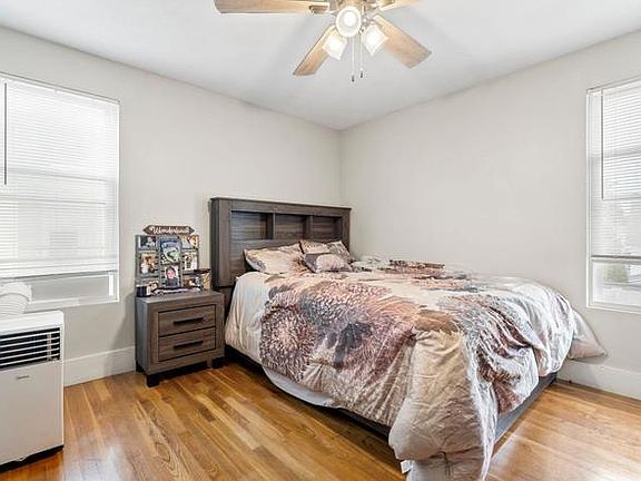 4th image of 52 Cumberland St #2