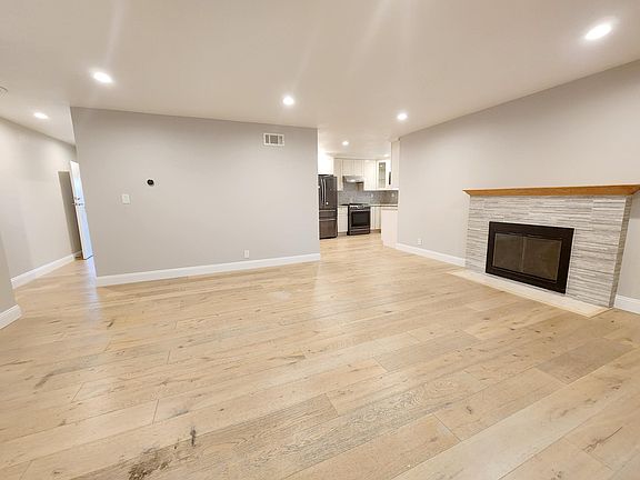 3rd image of 4948 Capistrano Ave