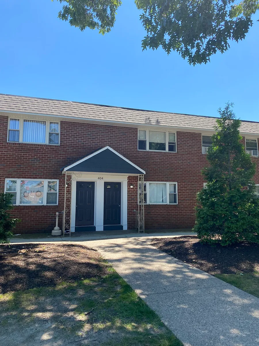 Building Photo - Maple Grove Apartments