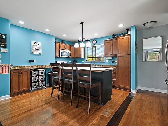 3rd image of 16855 Le Claire Ave