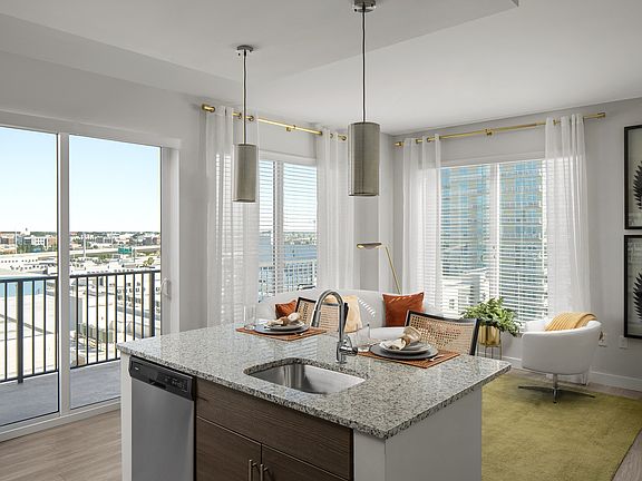 4th image of 1115 E Twiggs St #2113