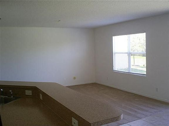 Kicthen Bar to Family RM