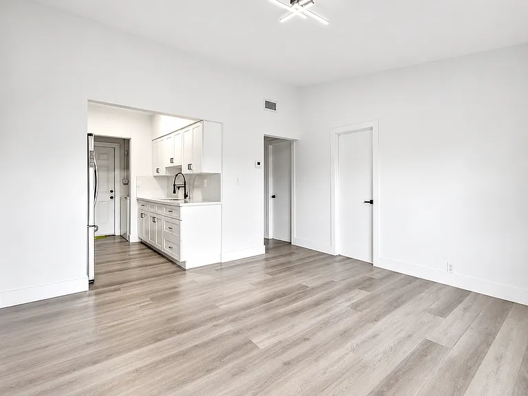 2195 W 5th Ave #A — Photo 3