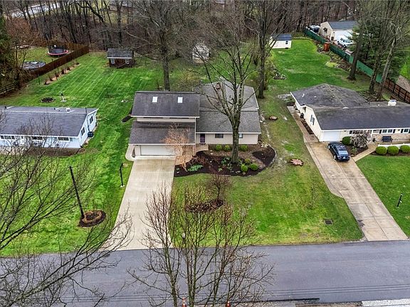 3rd image of 24783 Riverview Dr