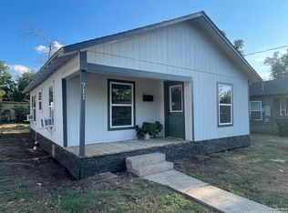 711 Mitchell Ave, Seguin, TX 78155