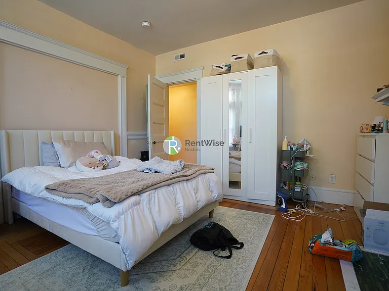 14 Foster St #1 — Photo 4