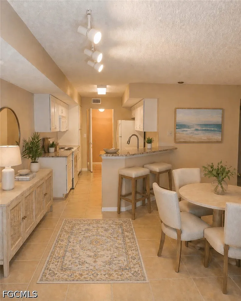 3 bed, 2.0 bath, 1320 sqft, $1,595 — Photo 1