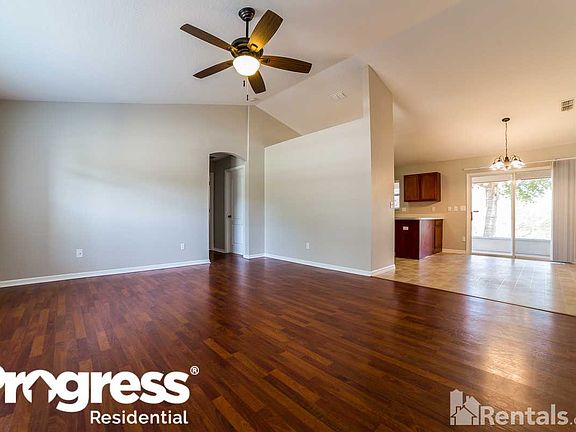 4th image of 612 Cherry Laurel St