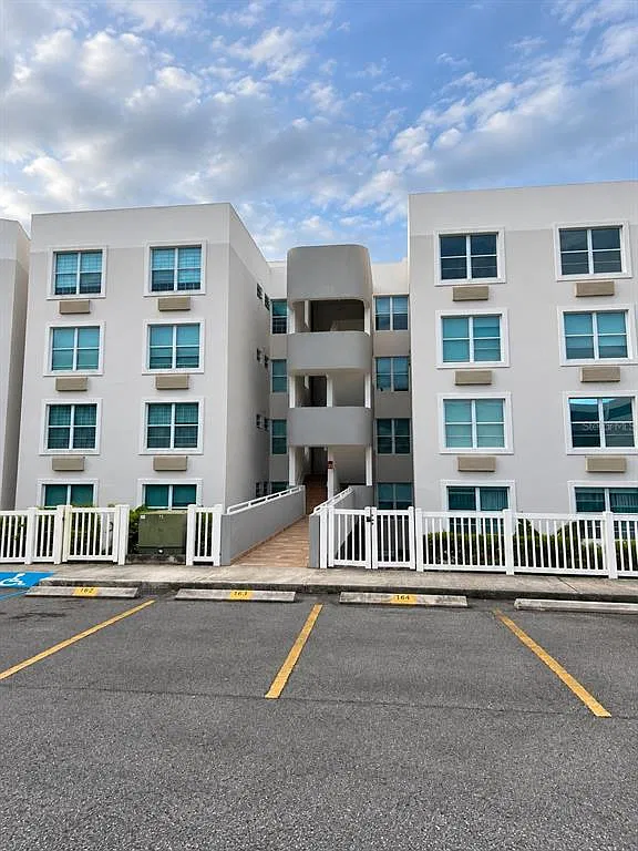 3 bed, 2.0 bath, 1370 sqft, $2,000 — Photo 1