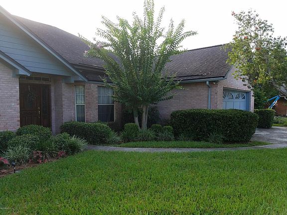 2nd image of 820 Richmond Ct