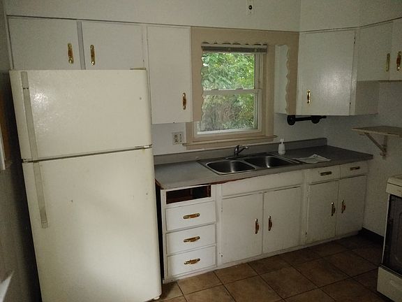 3rd image of 15544 Gouwens Ln