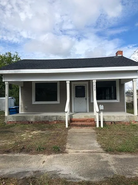 1809 Queen St photo 1