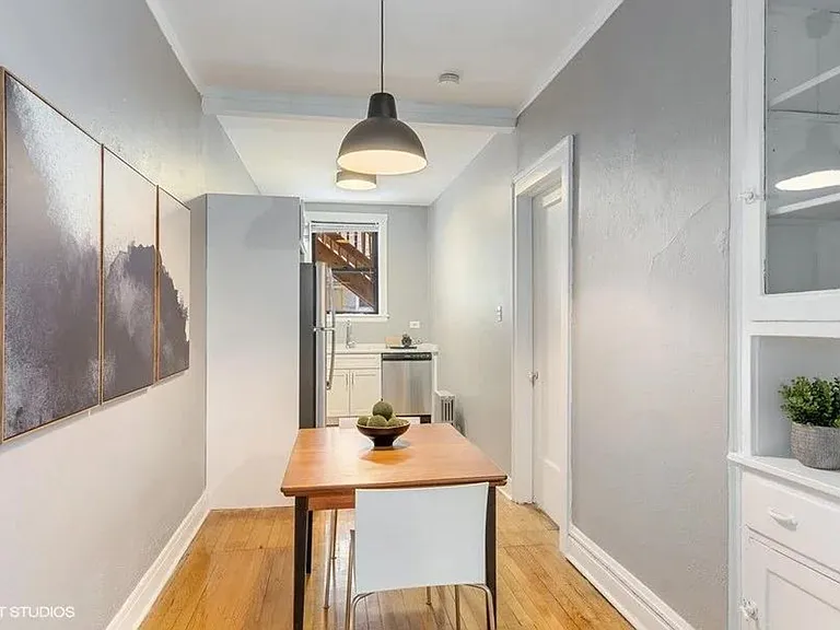 445 W Melrose St — Photo 3