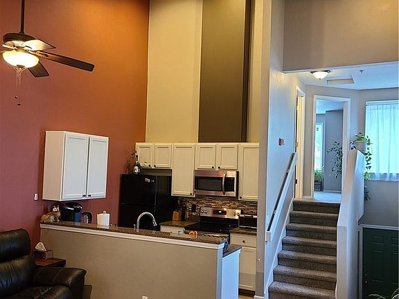 4th image of 4719 NW Walgren Dr Unit 101