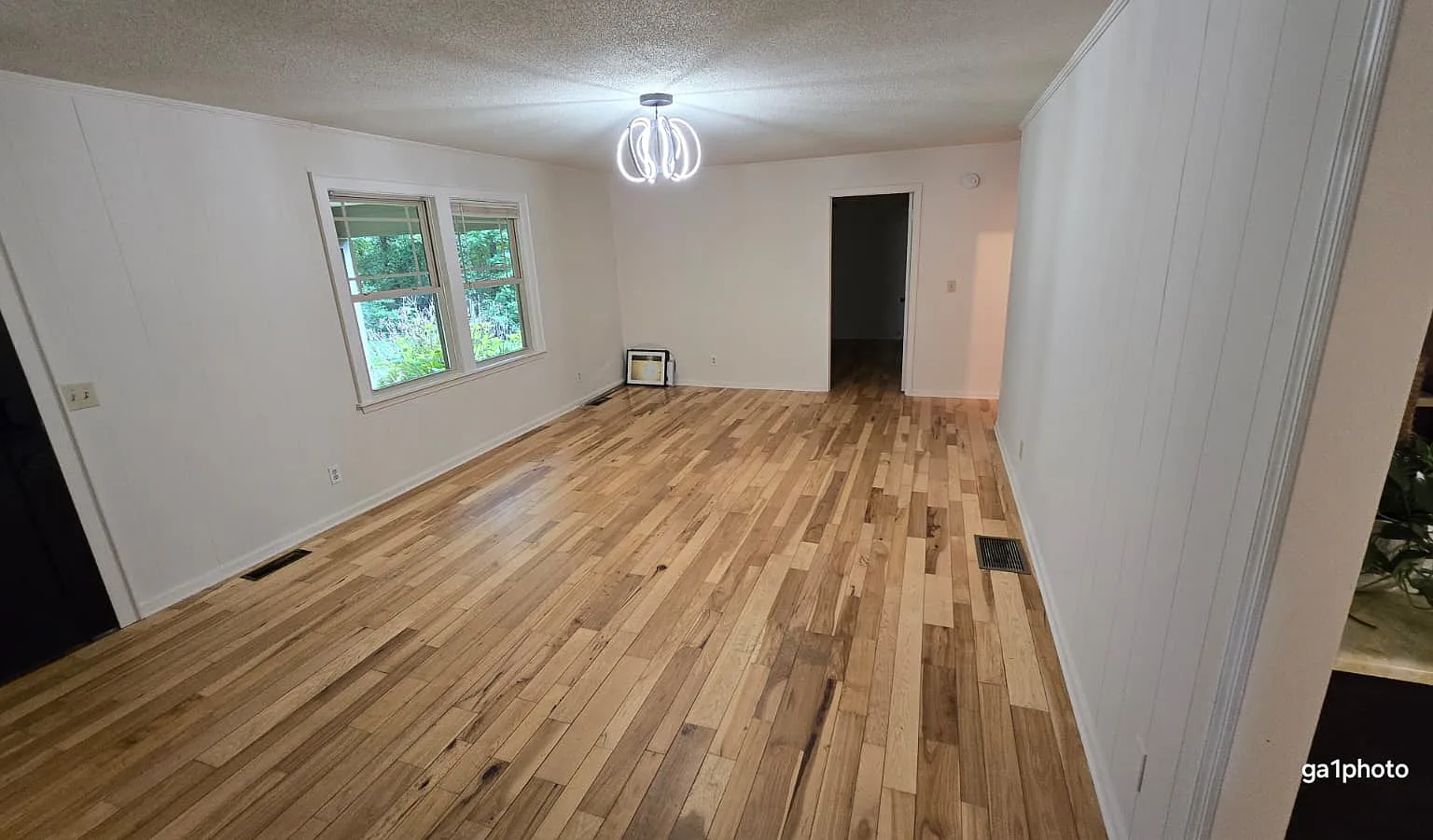 5 bed, 2600 sqft, $2,950 — Photo 2
