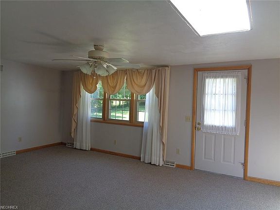 4th image of 807 Moyer Ave