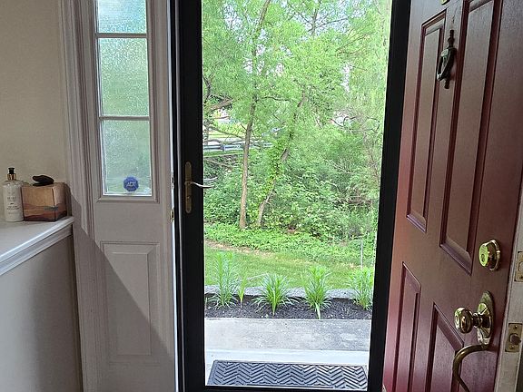 4th image of 222 Fountayne Ln