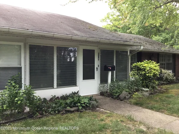 575B Sheffield Court, Lakewood, NJ 08701