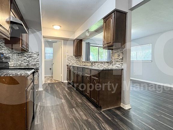 3rd image of 4124 Wimbledon Dr