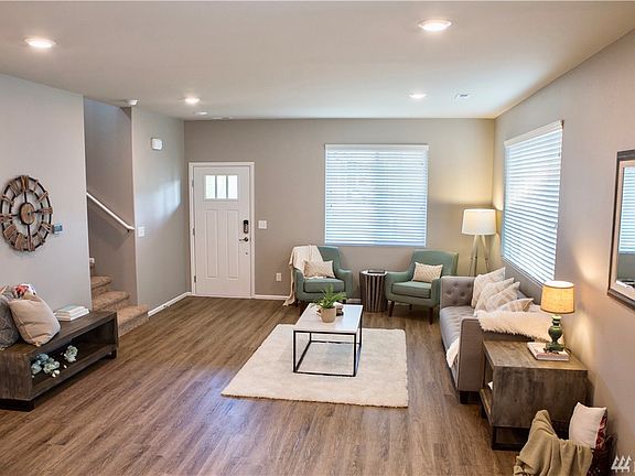 5th image of 3415 Hera St NE