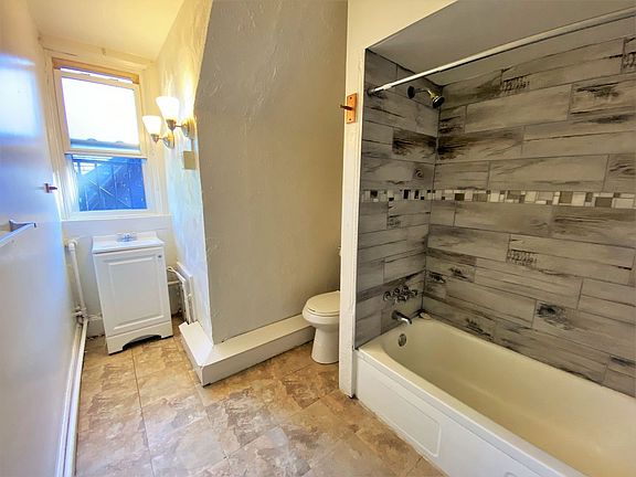 5th image of 350 Stratford Ave APT 7